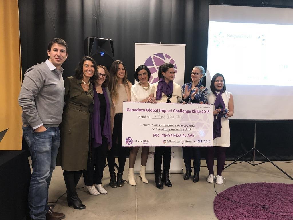 Pilar Dueñas receiving the Global Impact Challenge Chile 2018 award
